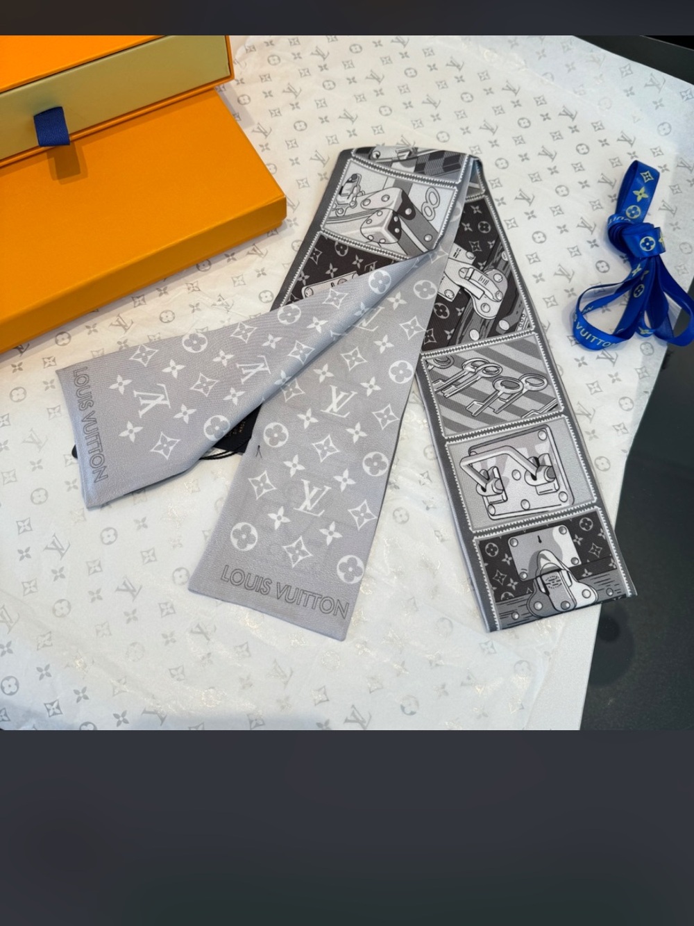 🖤 Louis. Vuitton. luggage Lock Letter Monogram Silk Scarf - Picture 5 of 5